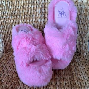 New YRU Gravity Pink Faux Fur Slides Mules Clogs Platforms